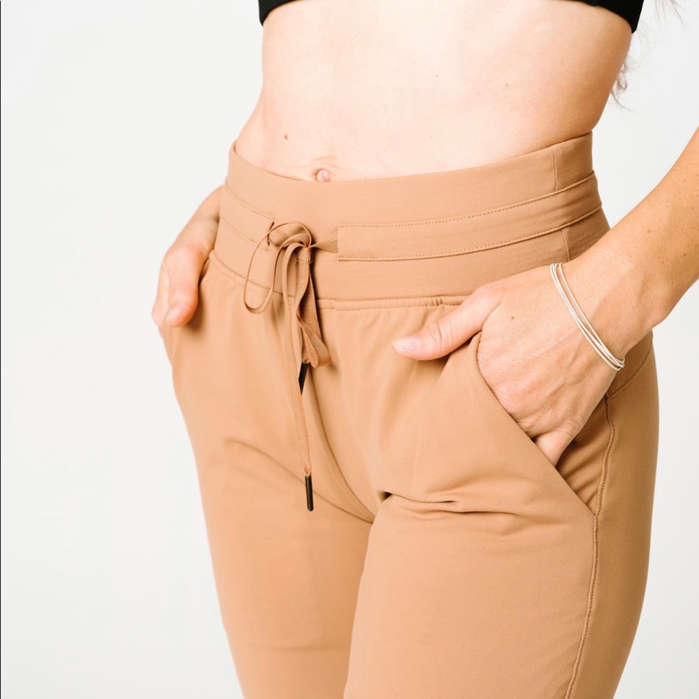 Zyia Camel Ascend Joggers